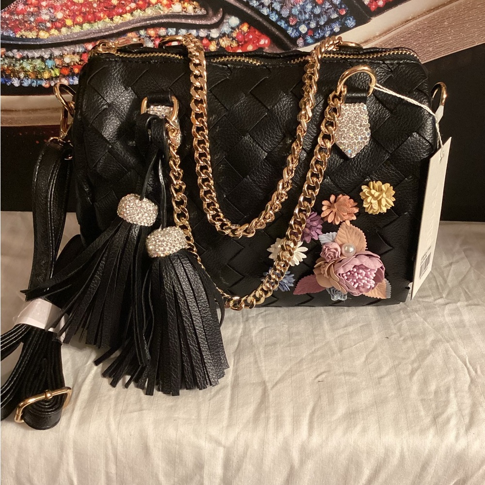 Elegant Black Woven Handbag with Floral Accents 🔥 - Picture 4 of 6